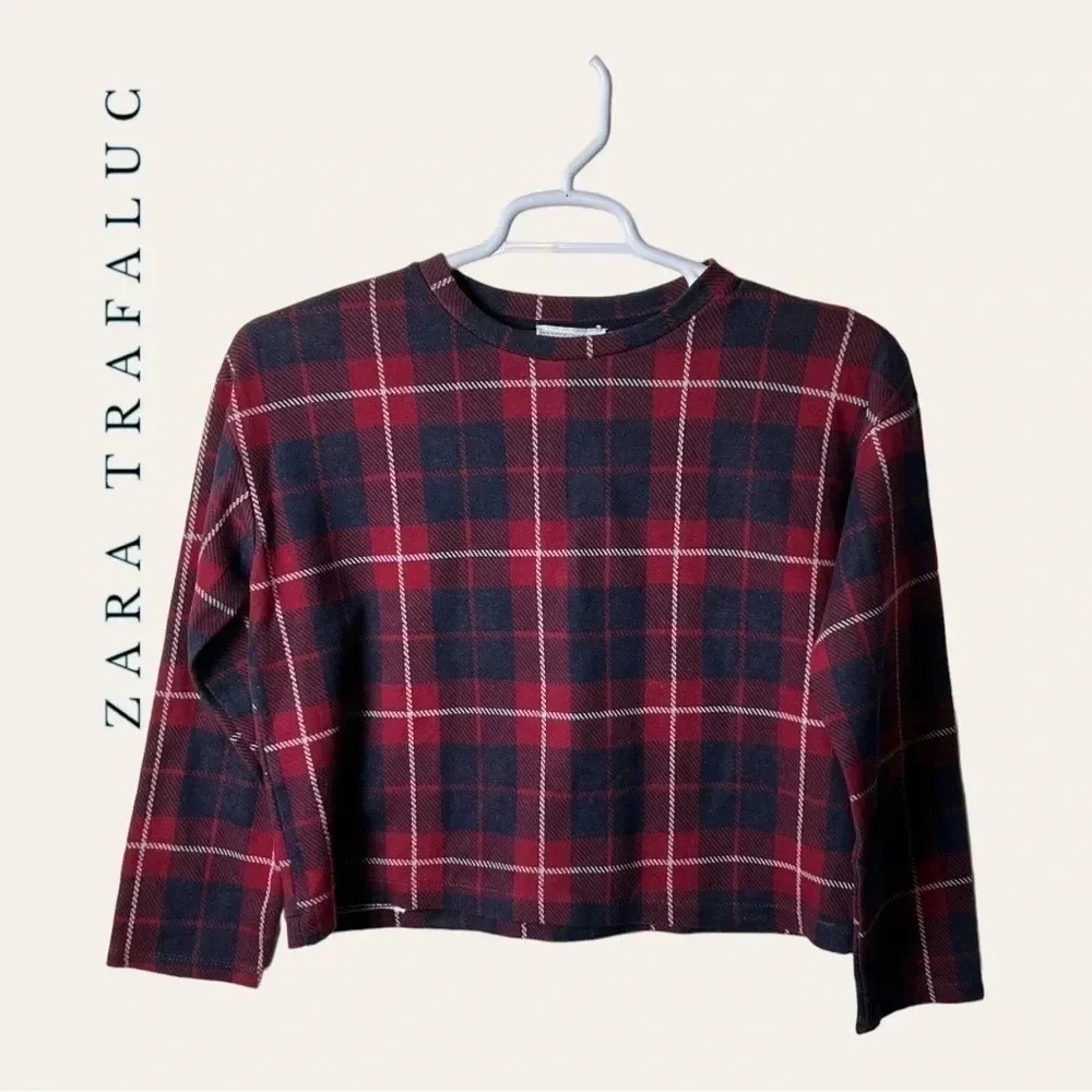 0328W. ZARA TRAFALUC LONG SLEEVE CROP TOP SIZE SMALL NAVY BLUE AND RED PLAID